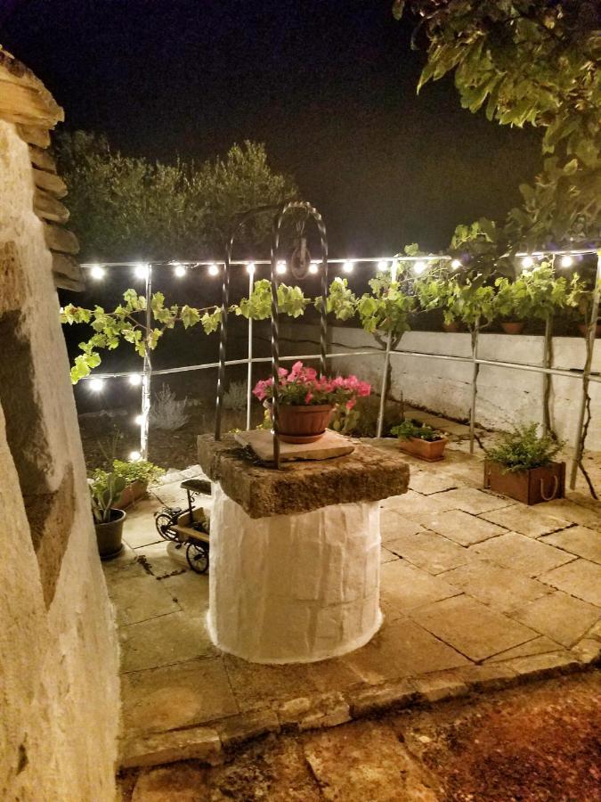 Antico Trullo Immerso Nella Campagna Αλμπερομπέλο Εξωτερικό φωτογραφία