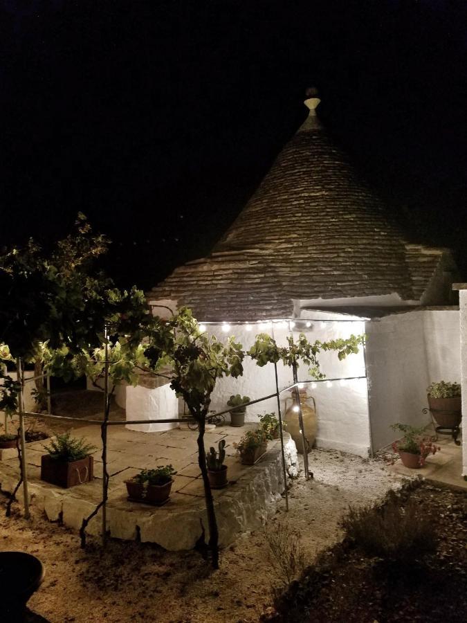 Antico Trullo Immerso Nella Campagna Αλμπερομπέλο Εξωτερικό φωτογραφία